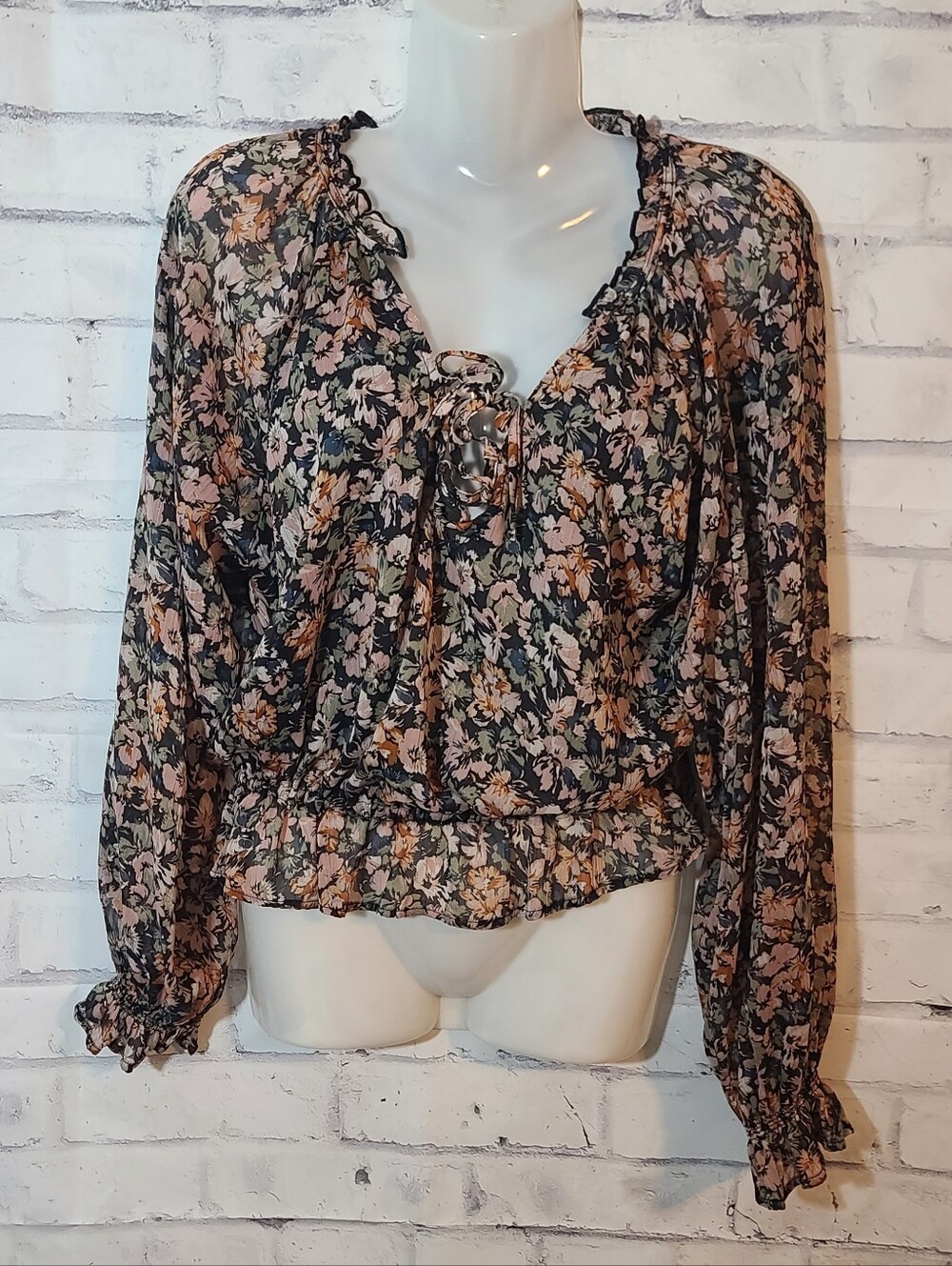 American Eagle Floral Metallic Long Sleeve Ruffle Blouse M